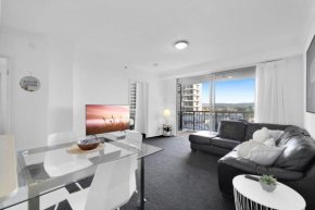 Surfers Paradise 2-Bed with Pools, Spa, Gym & BBQ